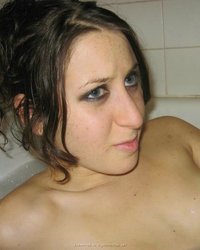 Карина в ванной в ожидании 10 фотография