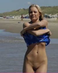Озорная волейболистка  на пляже 10 фотография