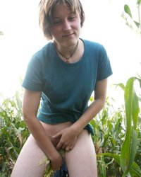 Девка засунула в себя кукурузу 26 фото