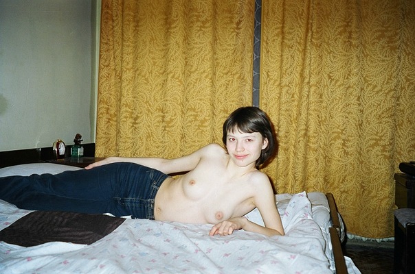Подборка частных снимков с обнаженными телочками из 90-х 37 фото