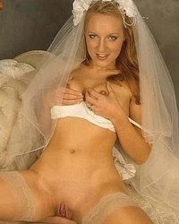 Невесты позируют голышом и занимаются сексом с женихами 23 фото