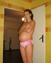Брюнетка до и в период беременности позирует голышом 11 фотография