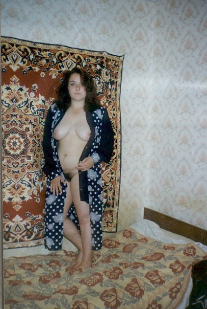 Ретро снимки обнаженных баб в домашней обстановке 7 фото