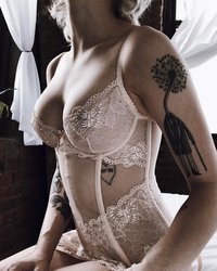 Эротические снимки татуированных красоток в нижнем белье и голых 6 фото