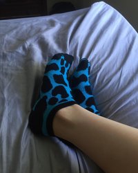 Молодые девки светят своими сексуальными ножками 5 фотография