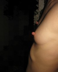 Красивая женская грудь с торчащими сосками крупным планом 12 фото