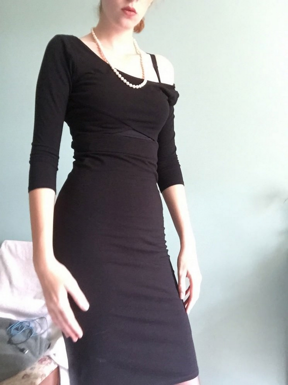Порно видео девушка в черном платье