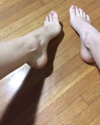 Красивые женские ножки вид от первого лица 1 фотография