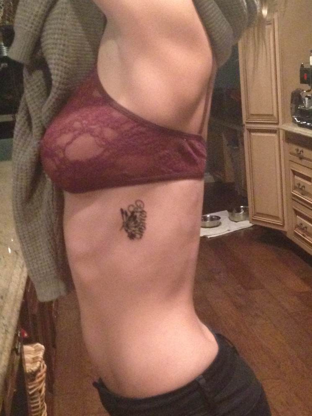 Сексуальная студентка с прекрасным телом делает селфи 19 фото