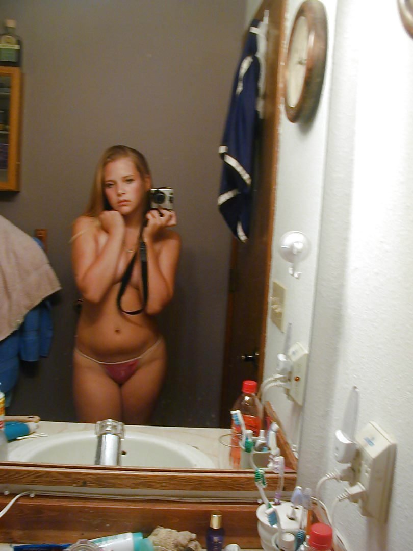 Селфи сексуальных девок с голыми дойками 1 фото