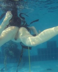 Подборка голых телочек под водой 6 фотография