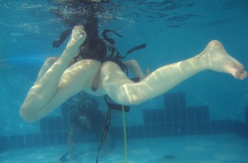 Подборка голых телочек под водой 6 фото