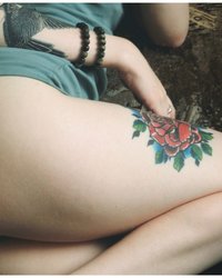 Подборка обнаженных телок с татуировками на теле 14 фотография