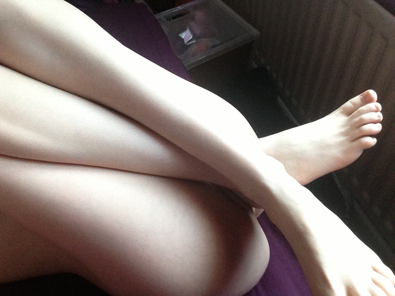 Длинные ноги и нежные ступни домашних пошлячек 6 фото
