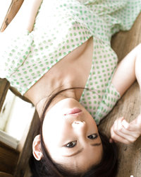 Takami Hou показывает стриптиз в сексуальной рубахе 8 фото