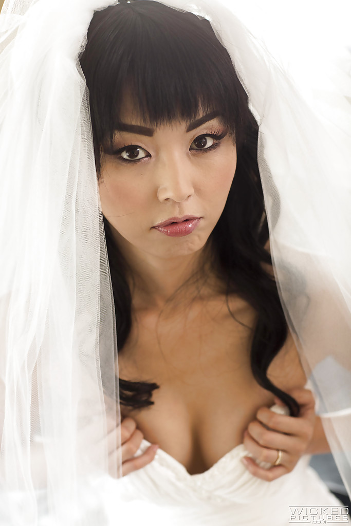 Порно видео В свадебном платье. Смотреть В свадебном платье онлайн
